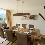 Luxus Sonnenhang Mit Sauna & Sommercard 度假居